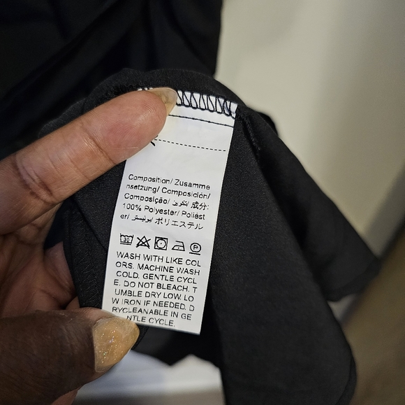 SHEIN Black dress with pattern sleeve - Picture 3 of 8